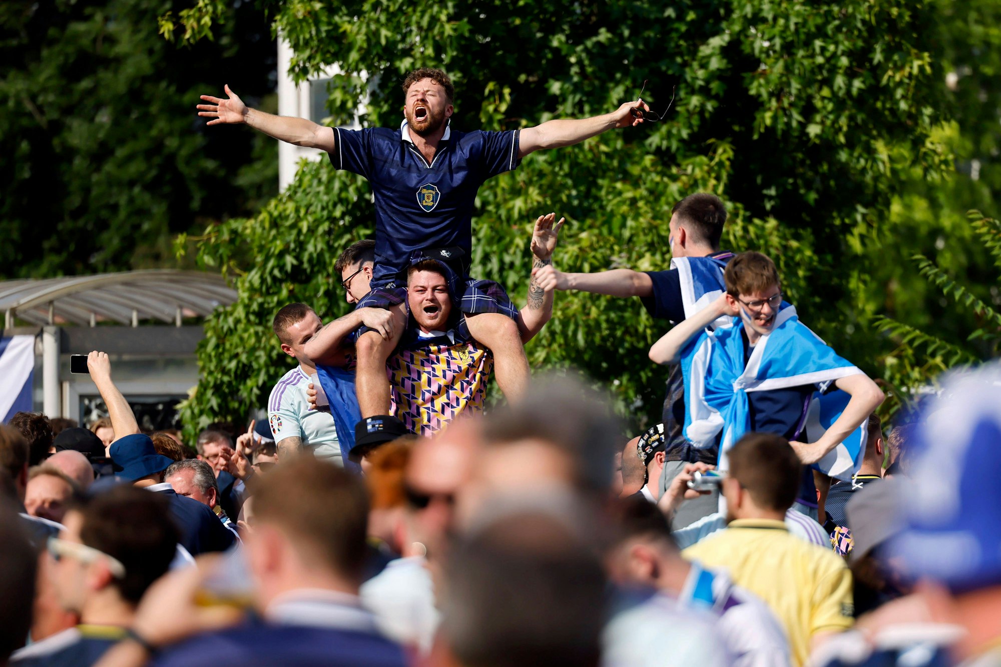 Schottland-Fans feiern in Köln.