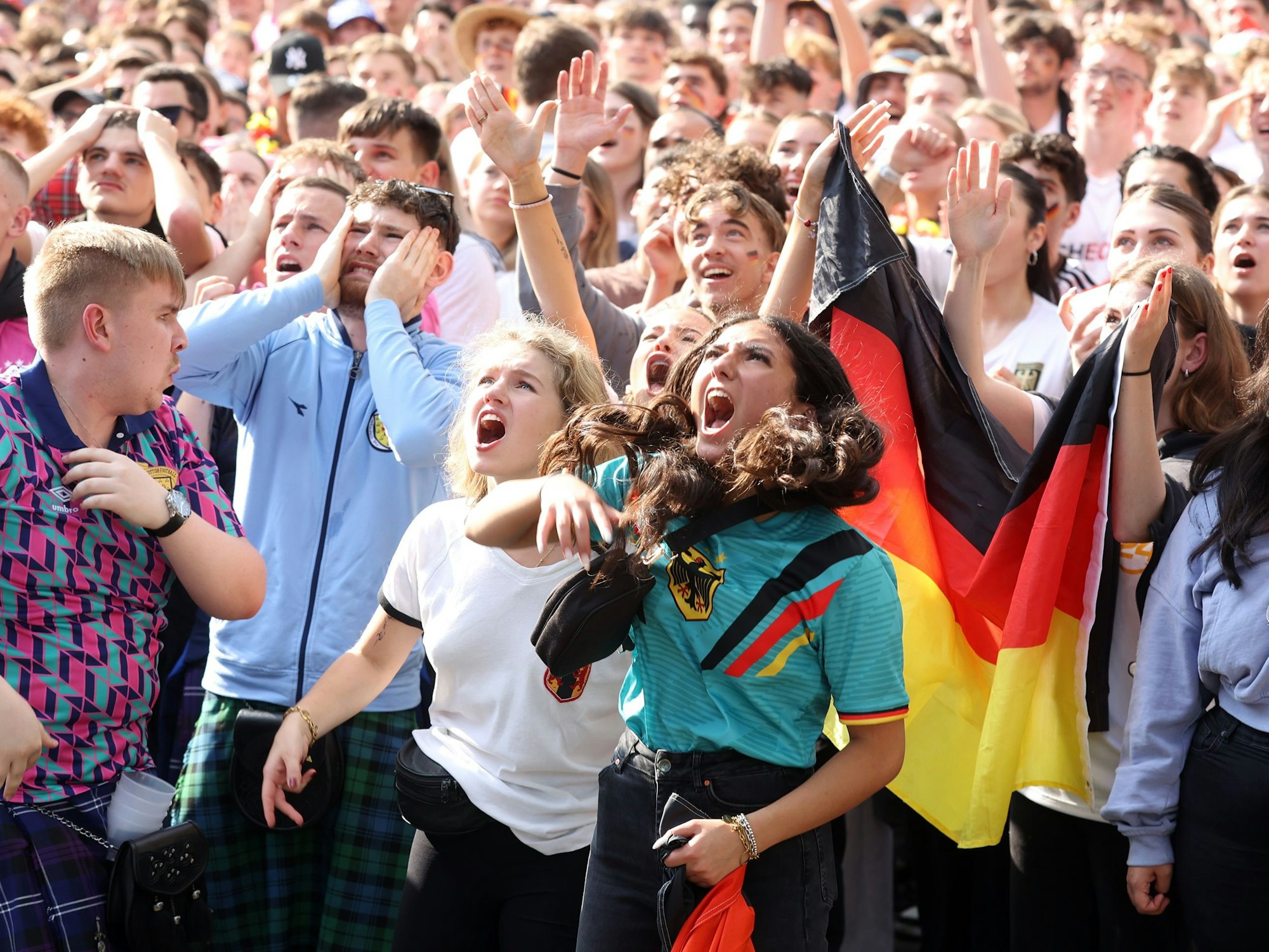 Deutschland-Fans beim Public Viewing am Heumarkt.