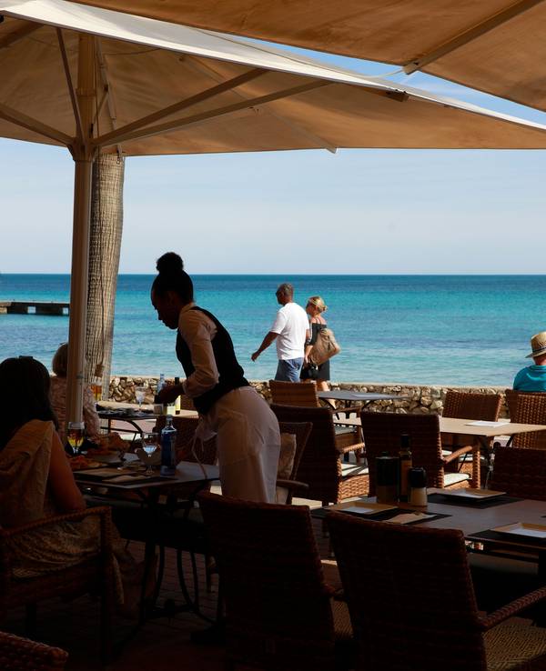 Das Restaurant Sa Caleta am Strand von Calla Millor de Mallorca.