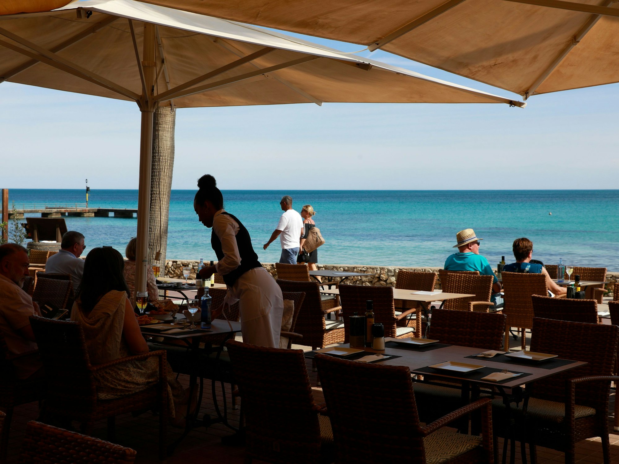 Das Restaurant Sa Caleta am Strand von Calla Millor de Mallorca.
