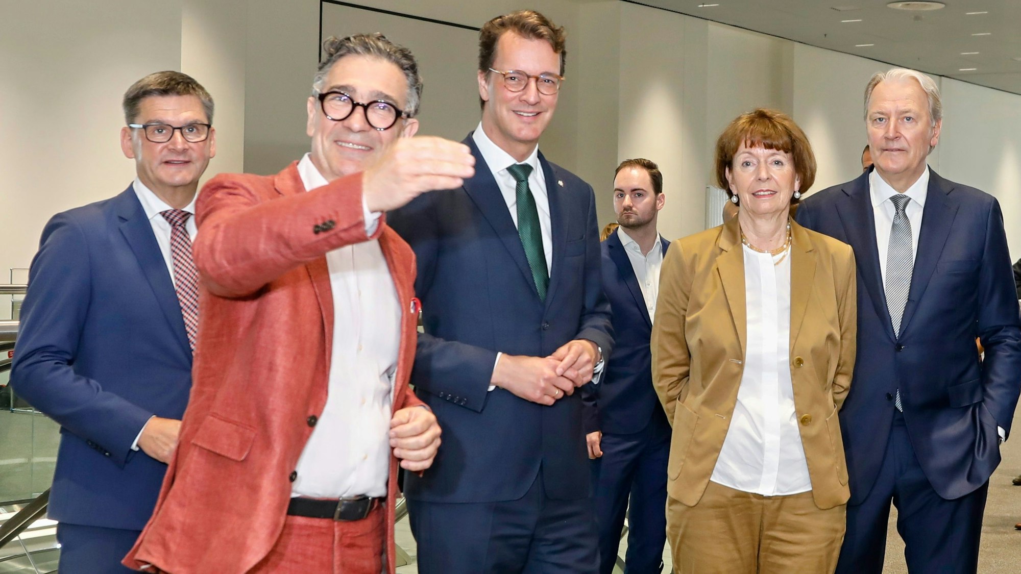 Dr. Thomas Schriefers mit Hendrik Wüst und Henriette Reker.