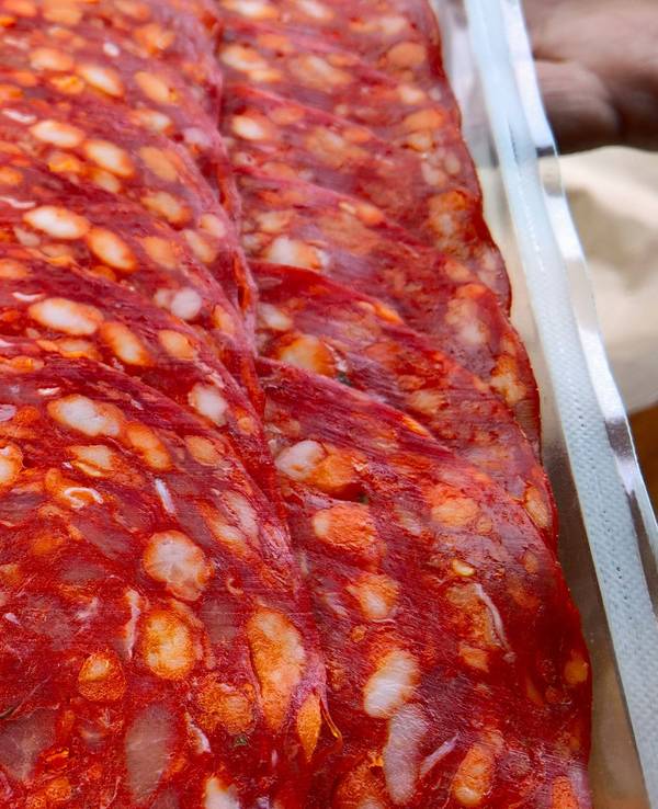 Das Symbolfoto zeigt Salami-Wurst aus Italien.