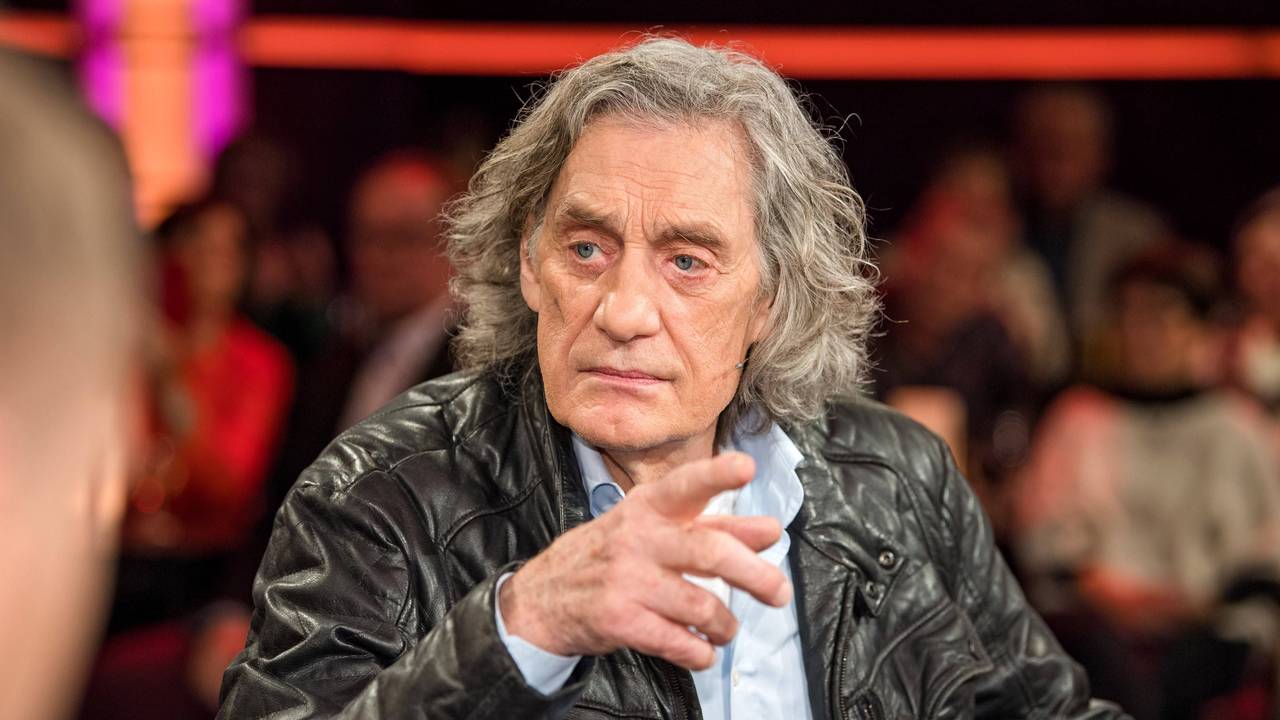 Schauspieler Winfried Glatzeder, hier bei der Aufzeichnung der MDR - Talkshow Riverboat am 26. Januar 2024 in Leipzig, geht nach zehn Jahren erneut in den Dschungel.