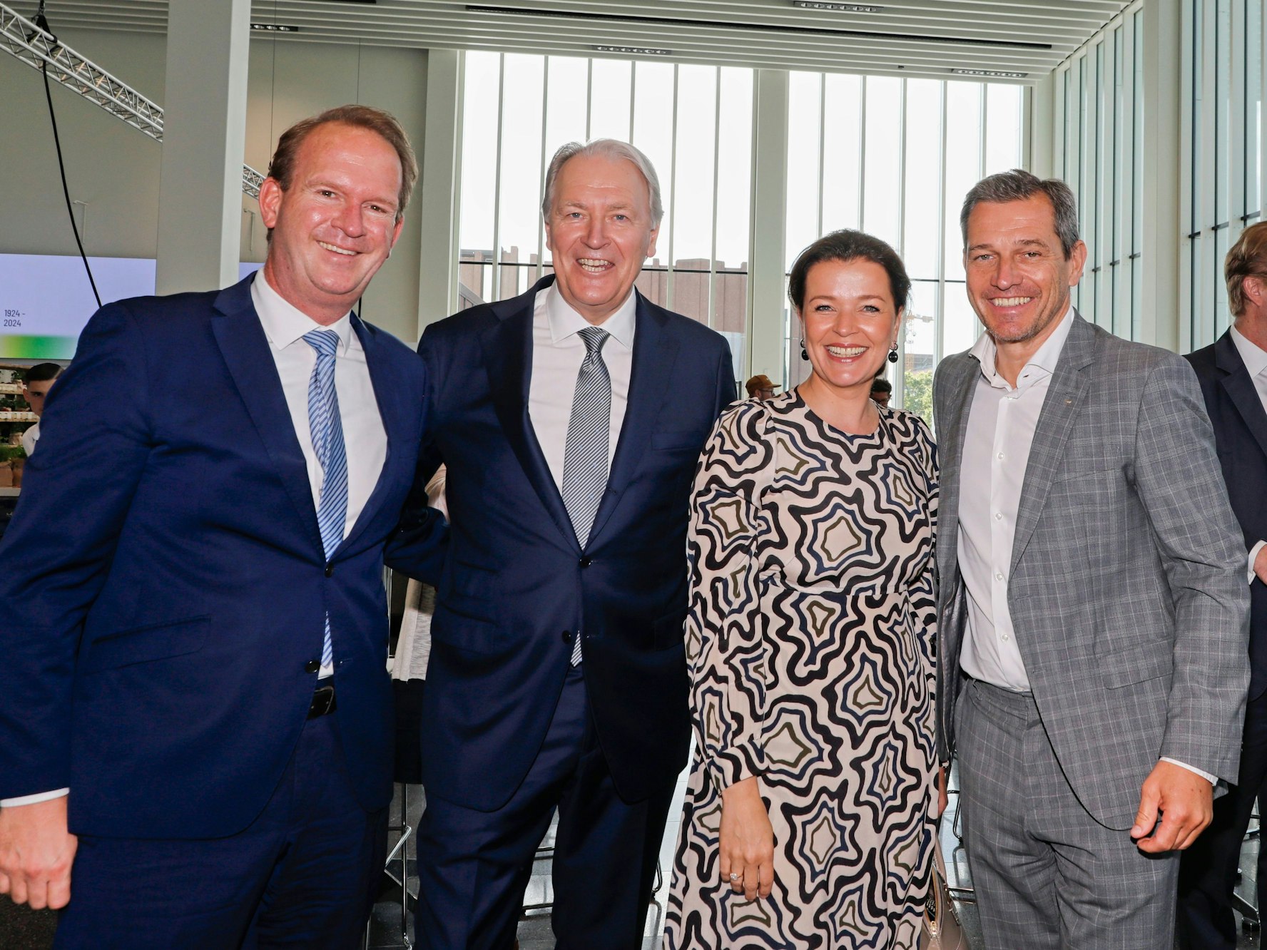 Stefan Löcher mit Koelnmesse-Chef Gerald Böse, dessen Ehefrau Julia und Michael Mronz.