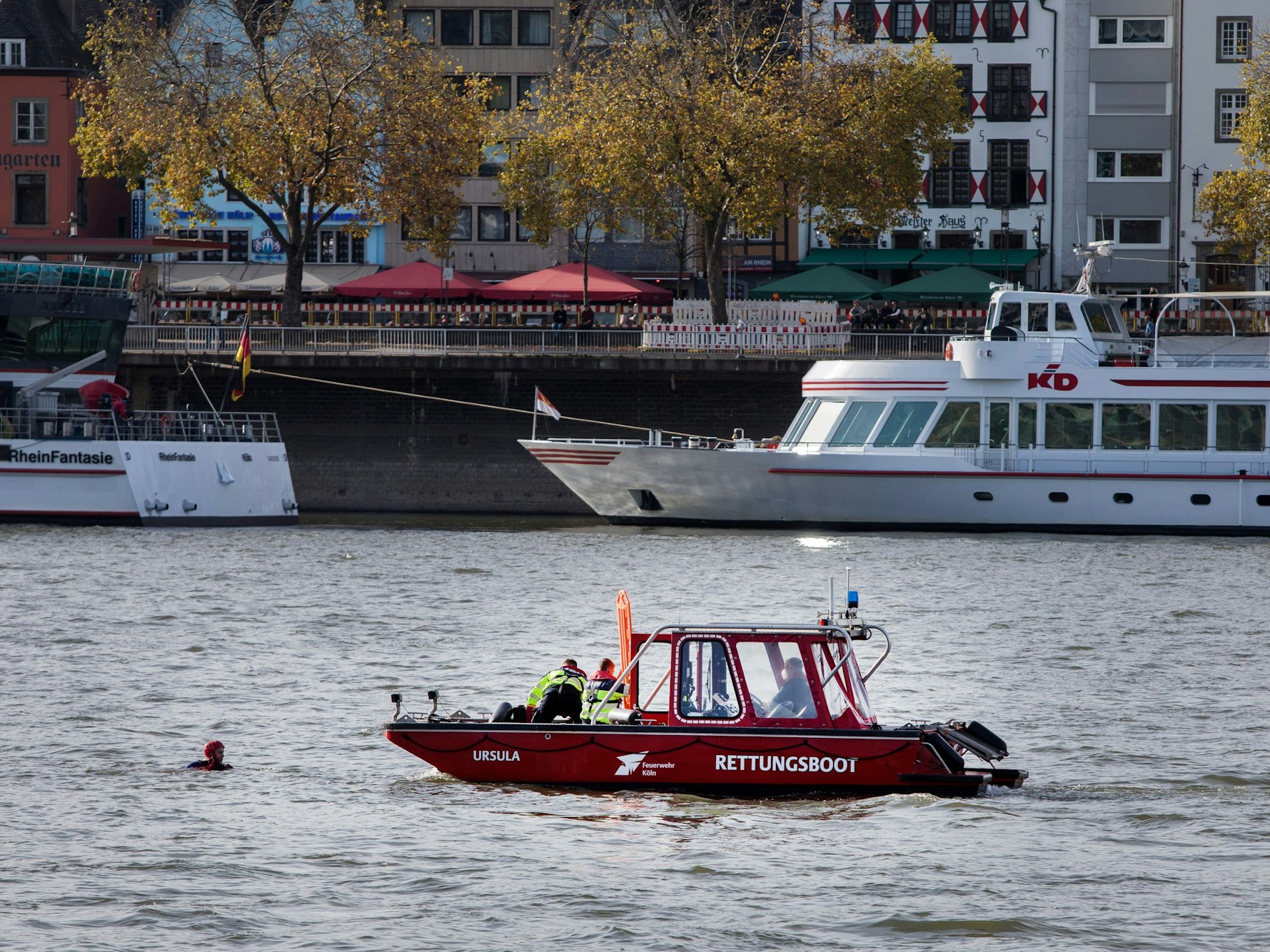 Die Wasserrettung auf dem Rhein.