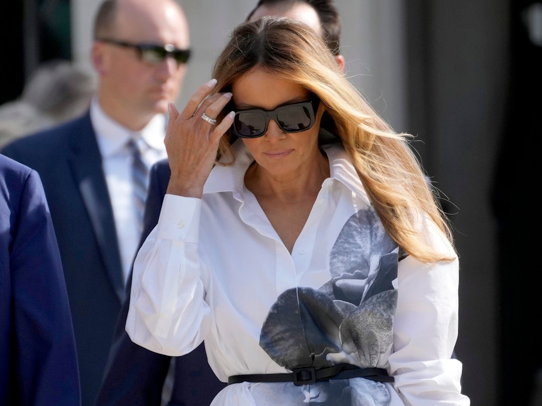 Die ehemalige First Lady Melania Trump glänzte beim ersten TV-Duell ihres Mannes durch Abwesenheit. Das Foto zeigt sie am 19. März 2024 nach Verlassen des Wahllokals in Florida.