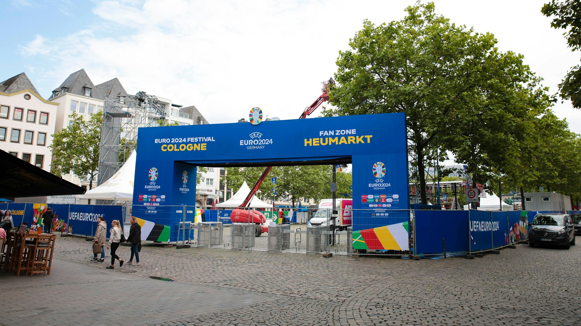 Die Fanzone am Heumarkt von außen.