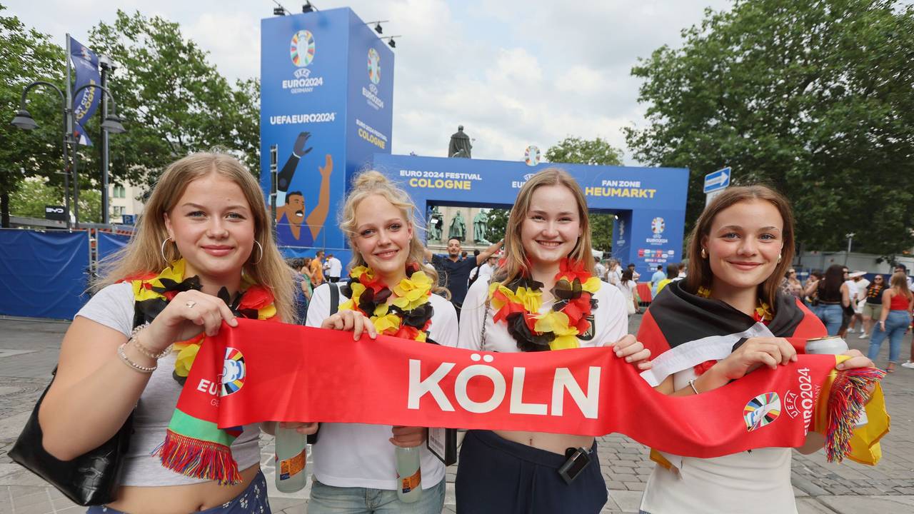 Fans beim Public Viewing.