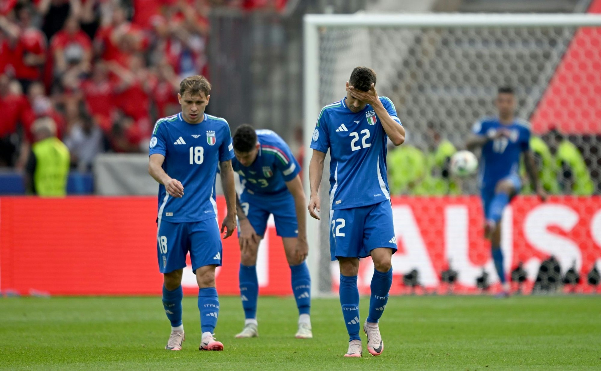 Die Italiener spielten schwach und schieden aus.