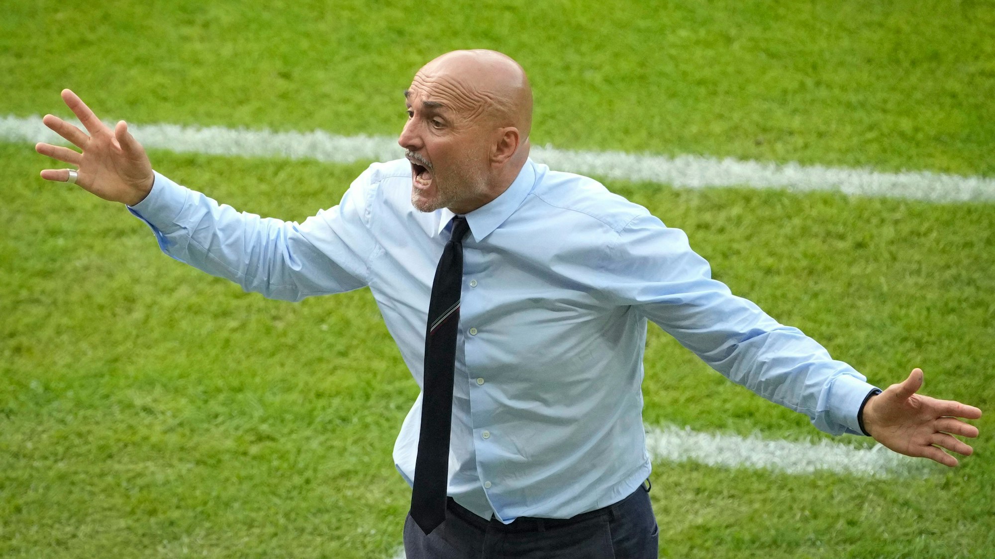 Italien-Trainer Luciano Spalletti verzweifelt am Samstag (29. Juni 2024) beim Achtelfinal-Aus seiner Nationalmannschaft am Spielfeldrand.