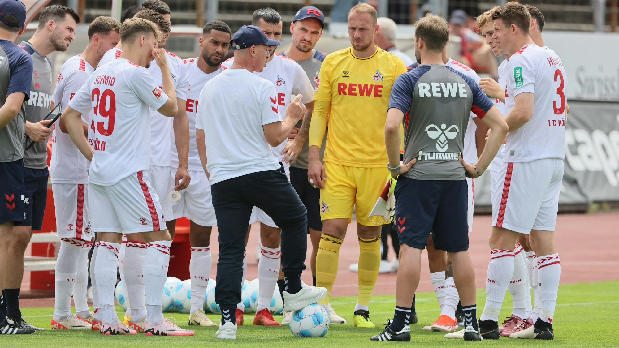 Testspiel im Südstadion: 1. FC Köln gegen VfL Rheingold 1912 Köln-Poll.