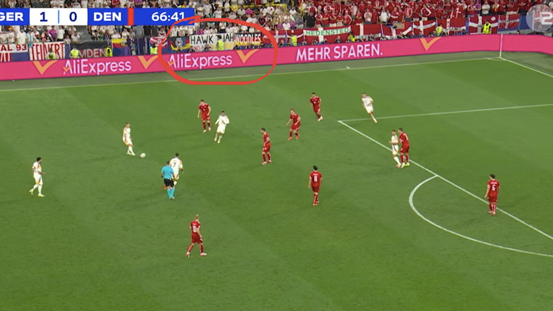 Szene während des EM-Achtelfinals zwischen Deutschland und Dänemark (Screenshot)