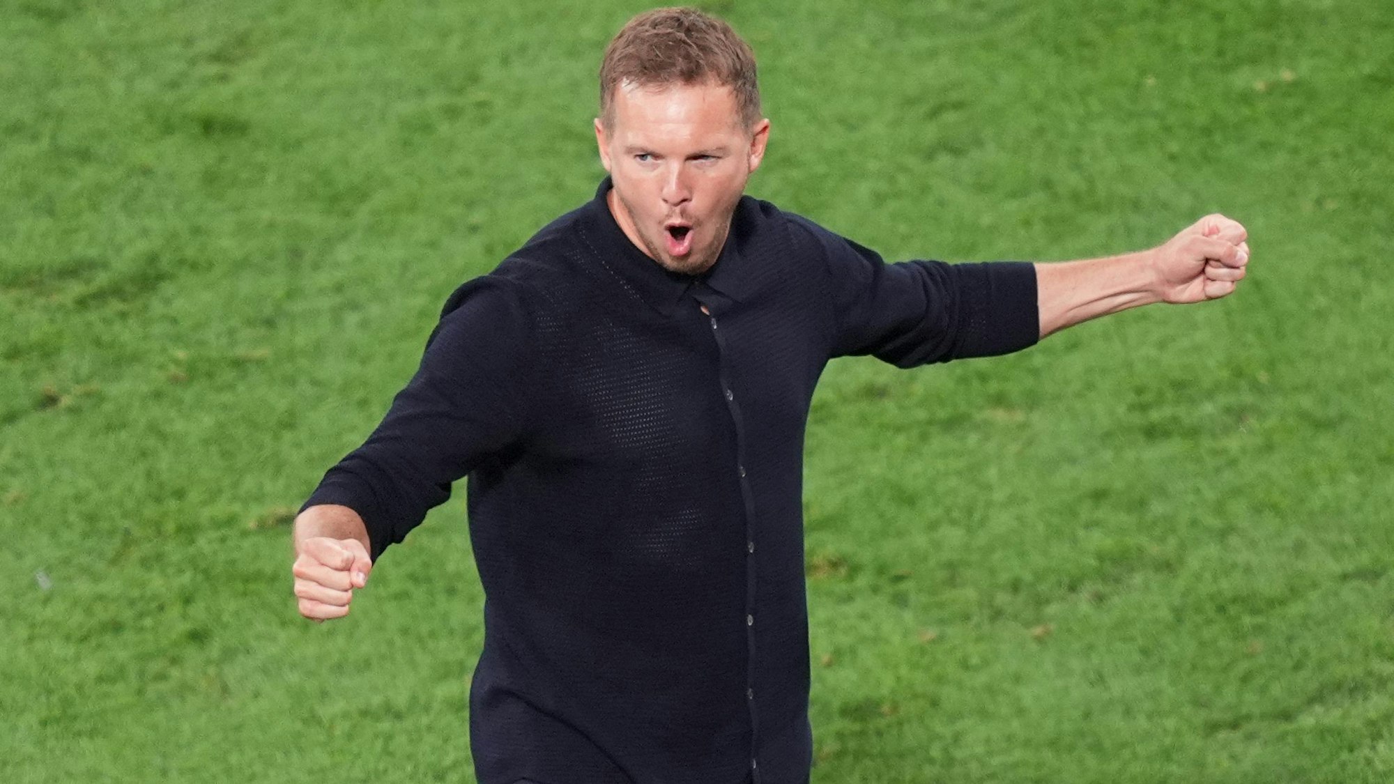 Deutschlands Bundestrainer Julian Nagelsmann jubelt nach dem Sieg.