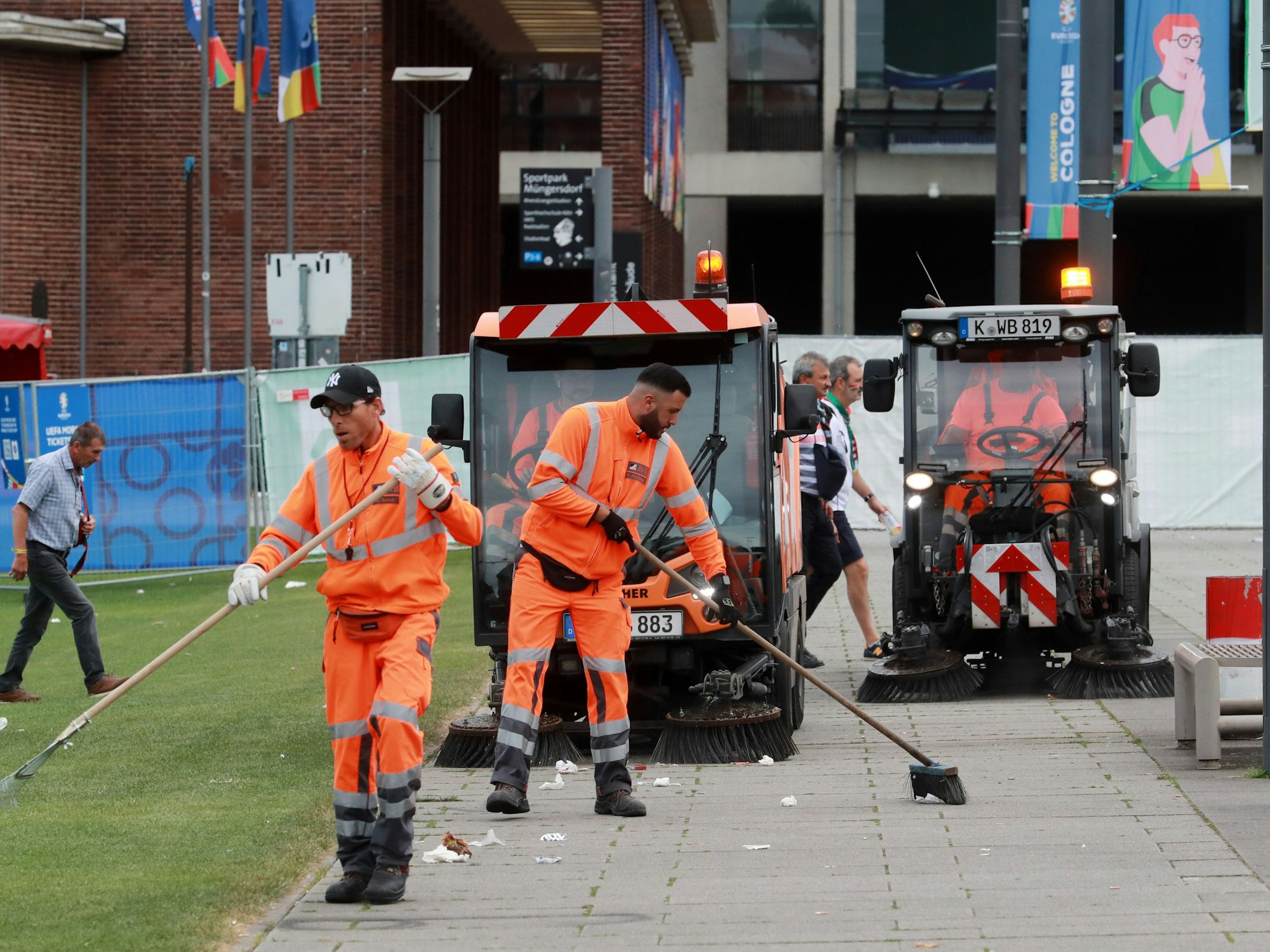 Die AWB säubert die Stadt nach einem EM-Spiel.