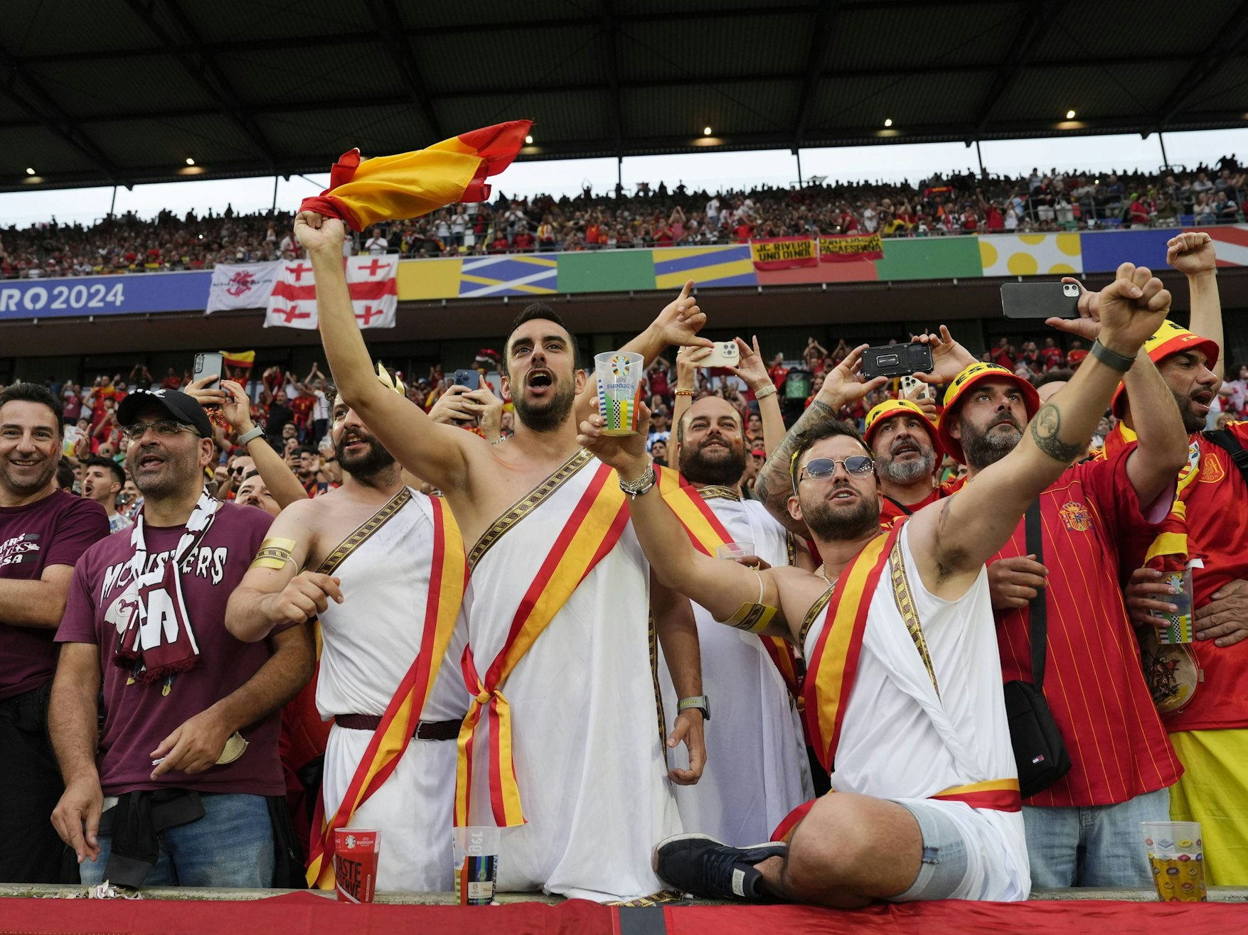 Spanien-Fans auf der Tribüne in Köln.