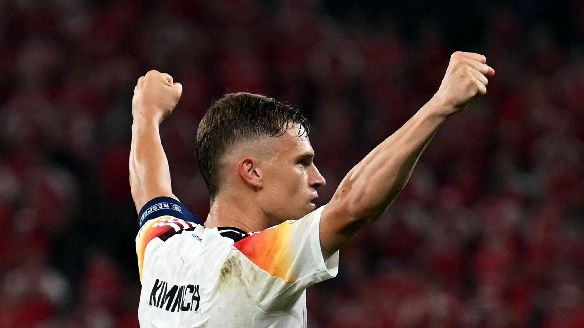 Joshua Kimmich jubelt gegen Dänemark.