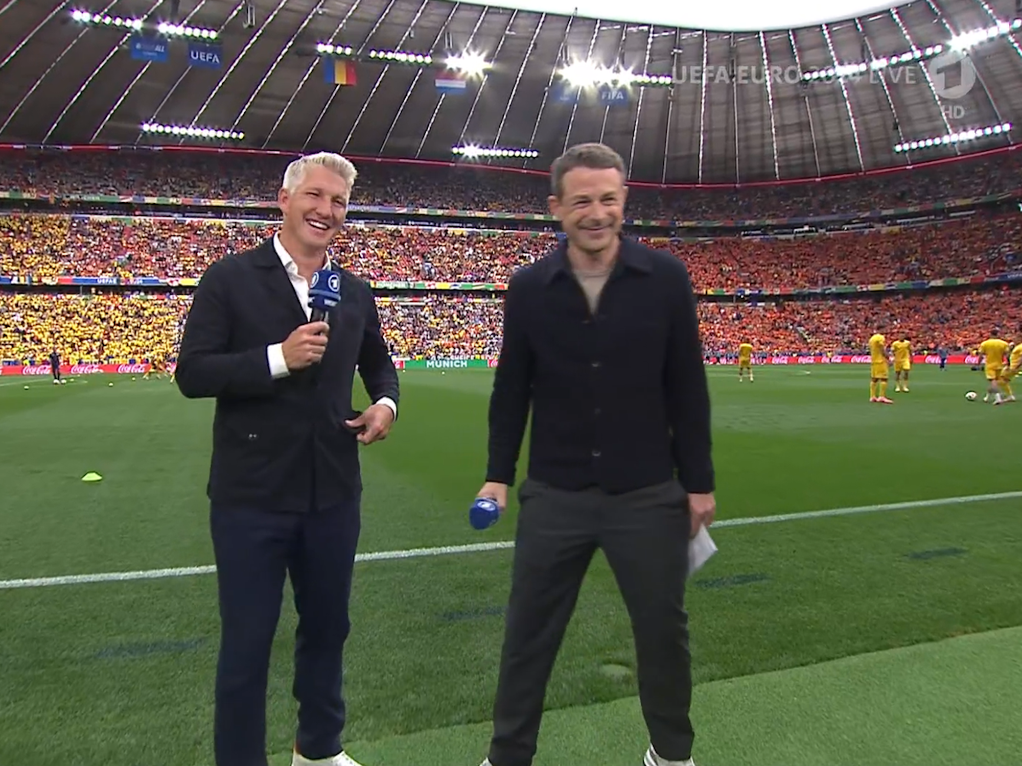 Bastian Schweinsteiger und Alexander Bommes am Dienstag (2. Juli 2024) für die ARD bei der EM 2024 in München im Einsatz.