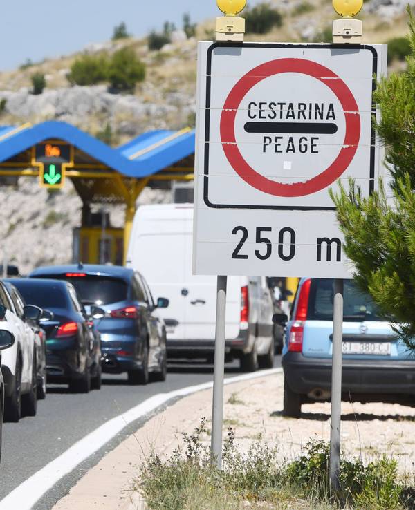 Kroatische Mautstation auf der A1 Richtung Sibenik.