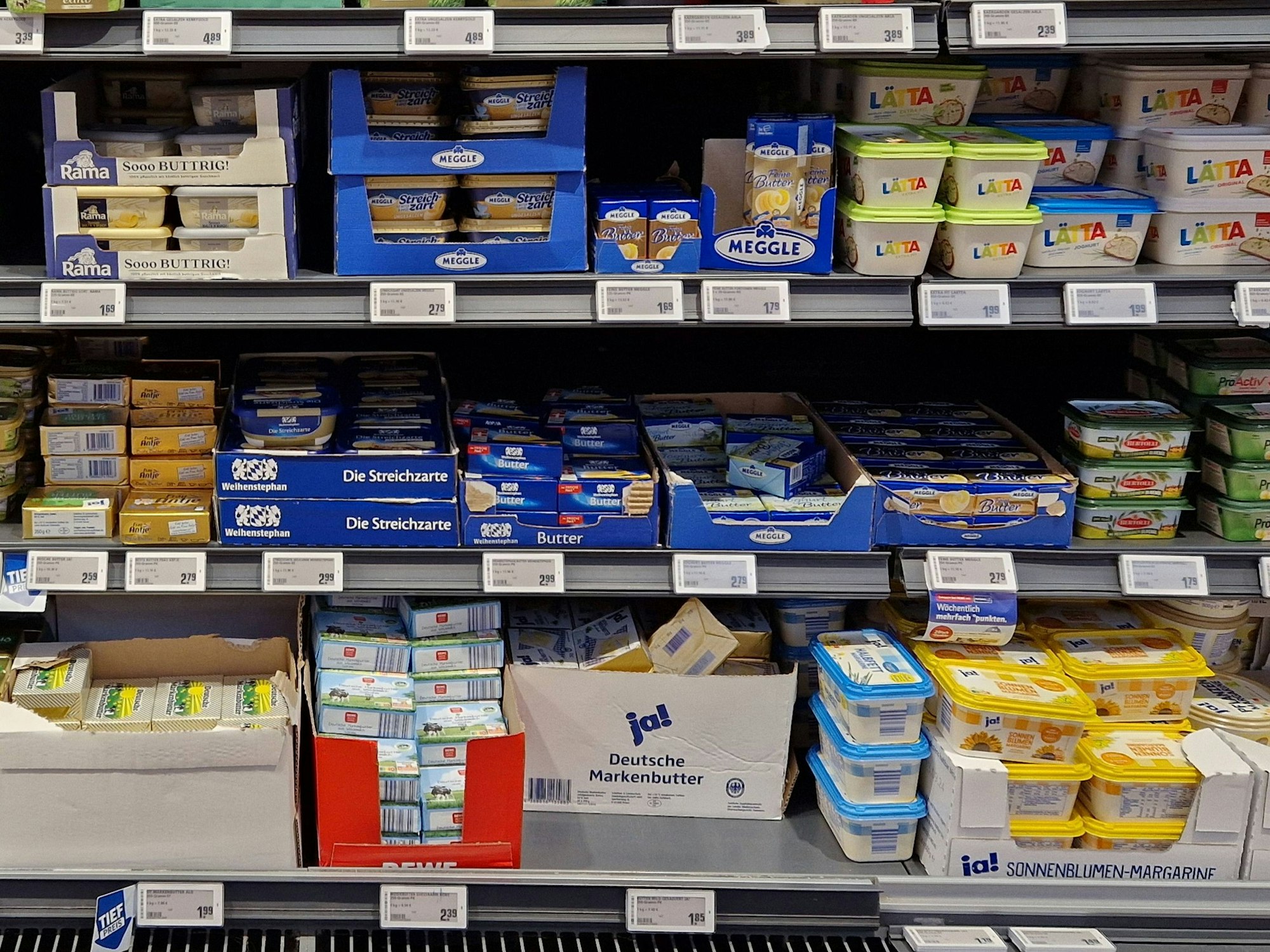 Viele Lebensmittel in den Supermärkten sind teurer geworden – ein Produkt hat nun aber den Vogel abgeschossen (Symbolbild). Zum Glück nur ein Fehler.