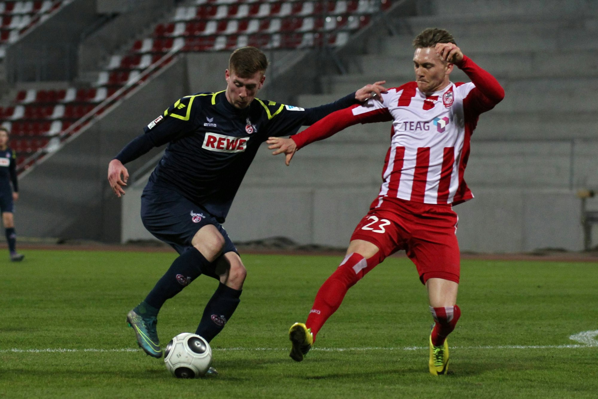 Jannik Mause im FC-Testspiel im Einsatz.