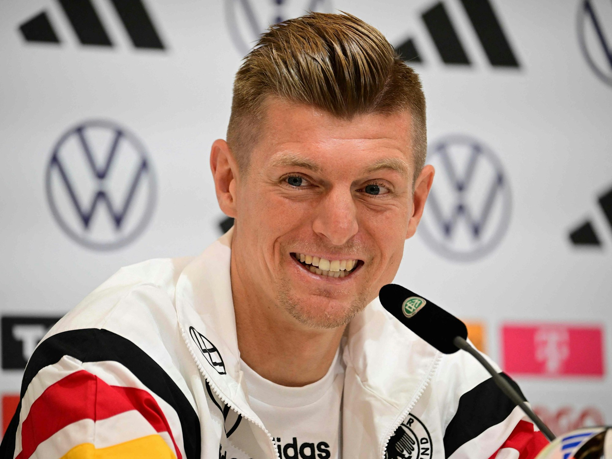 Toni Kroos bei der Pressekonferenz in Herzogenaurach.