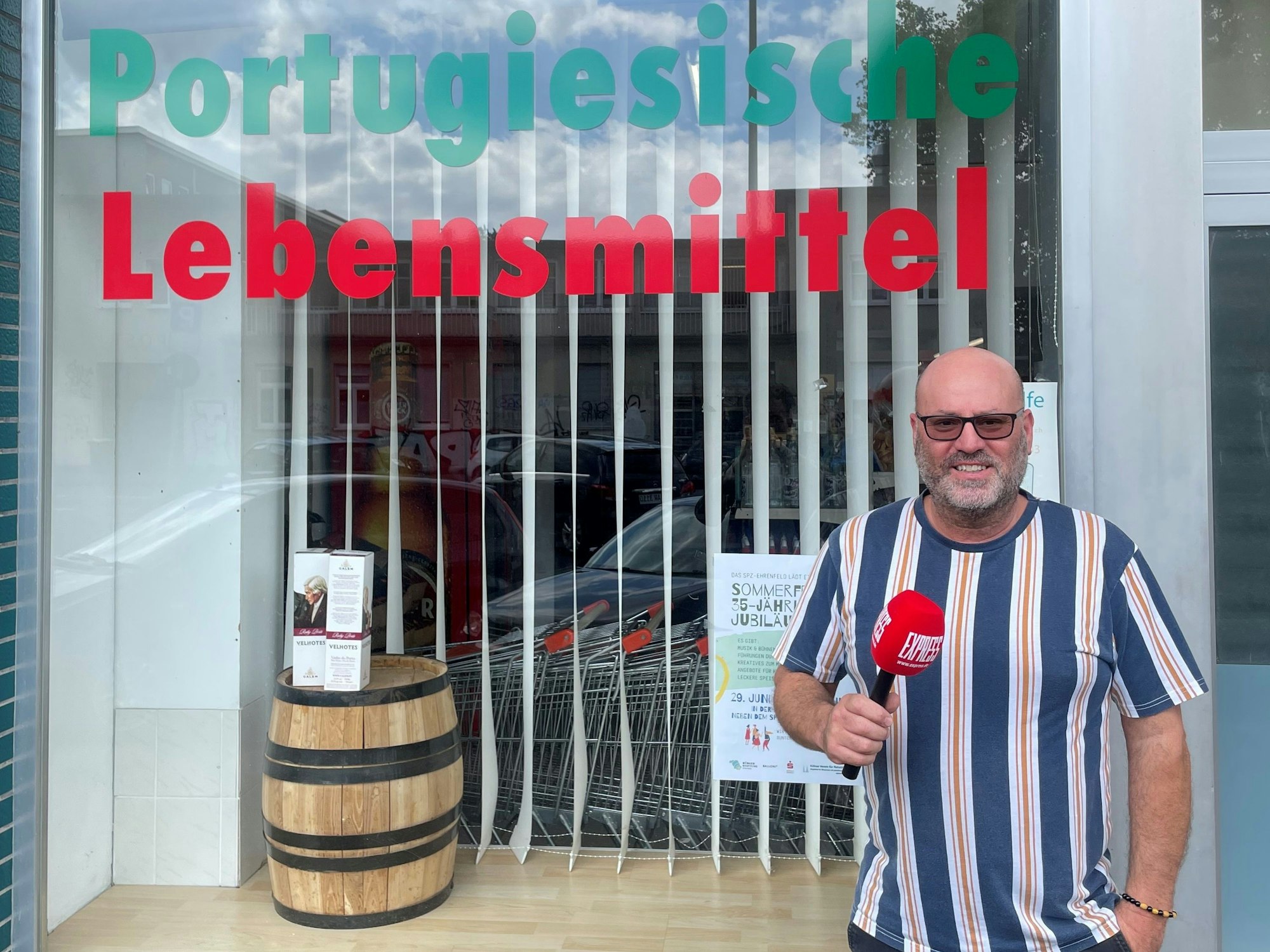 Antonio Rosa vor seinem Lebensmittelgeschäft.