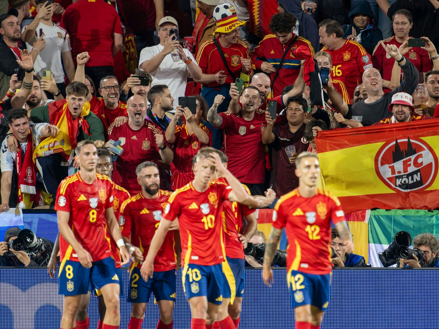 Spanien-Spieler beim Torjubel.