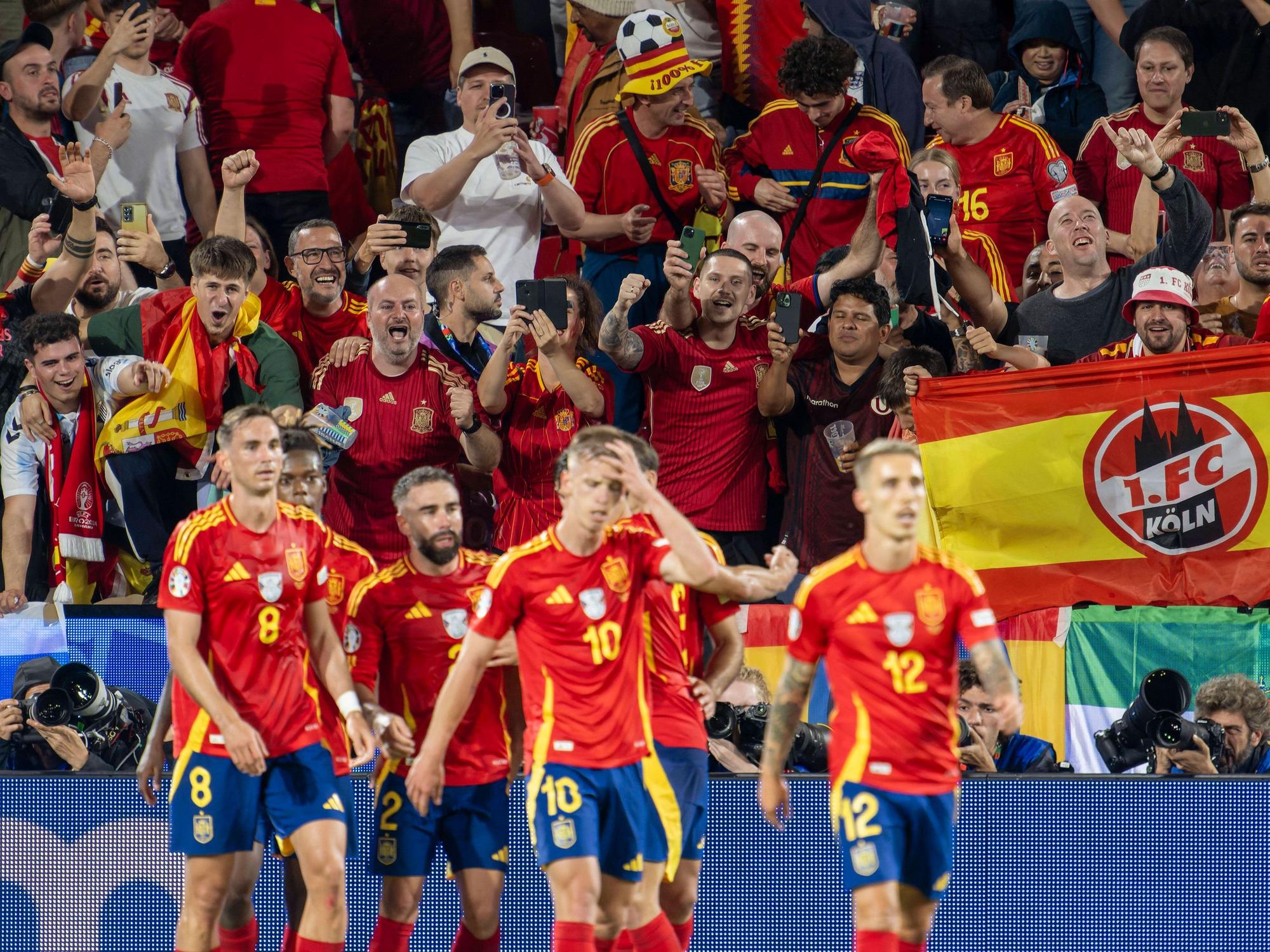 Spanien-Spieler beim Torjubel.
