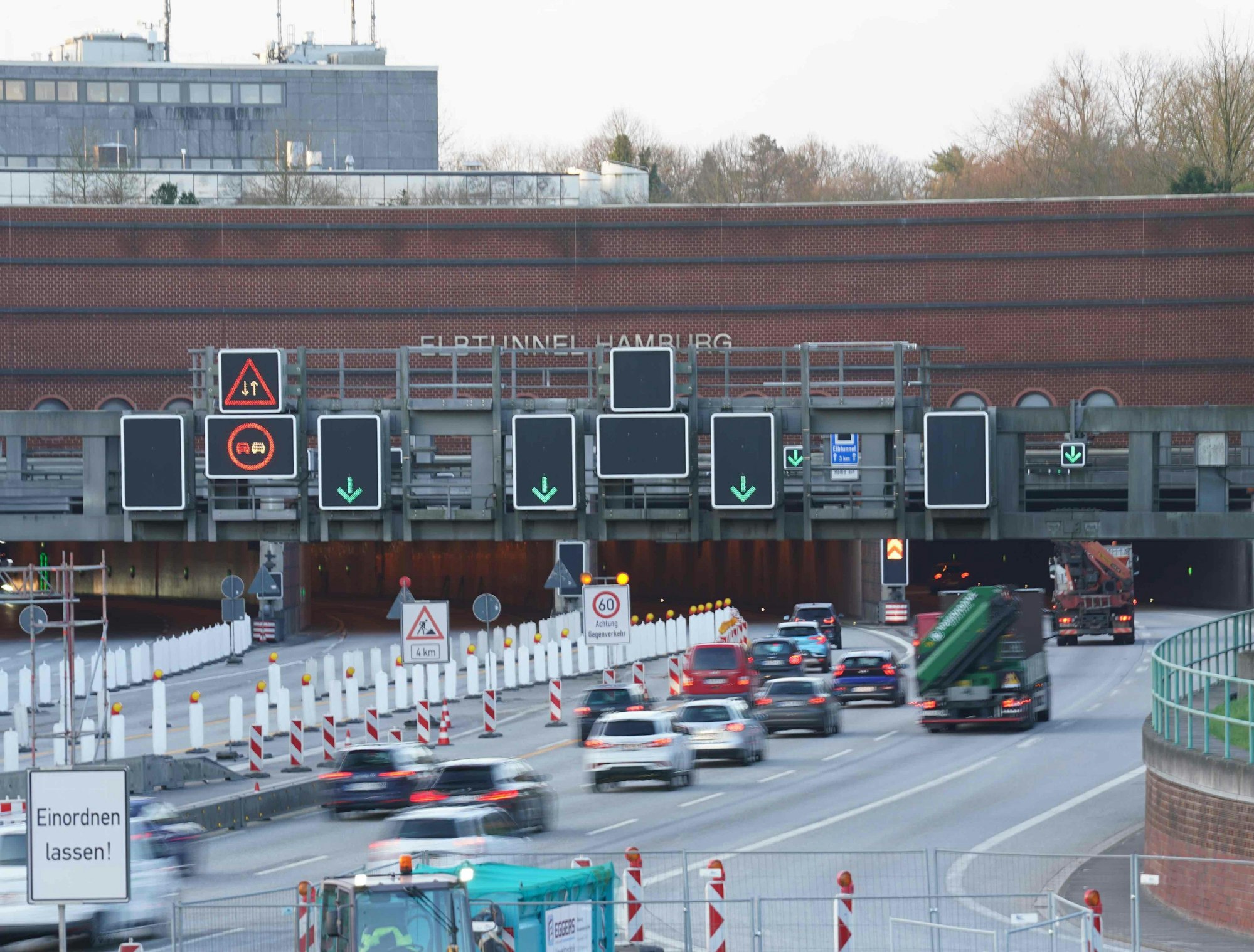 Im Hamburger Elbtunnel (hier ein Archivbild von 2023) ist es zu einem Unglück gekommen).