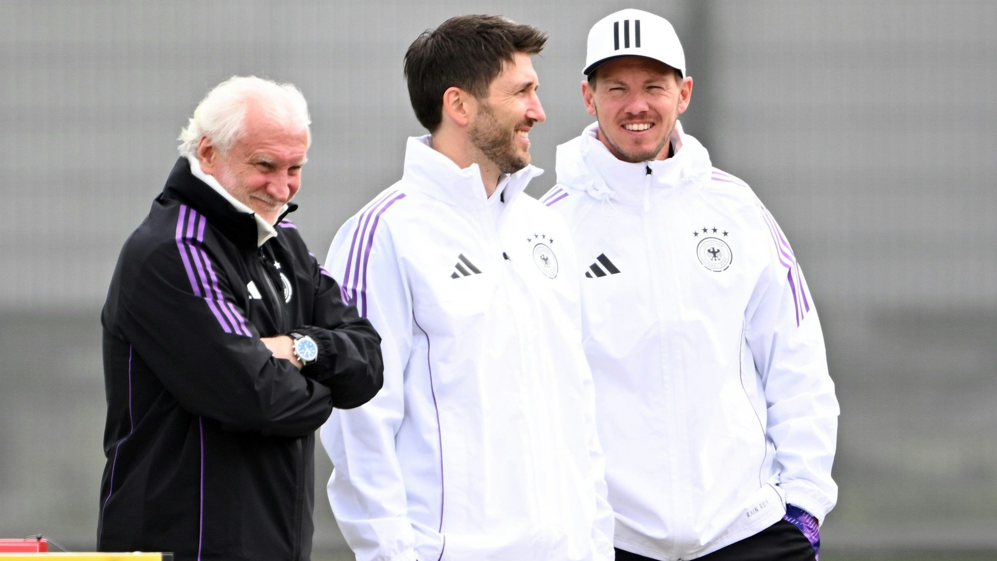 Deutschlands Bundestrainer Julian Nagelsmann (r-l), Co-Trainer Benjamin Glück und Rudi Völler.