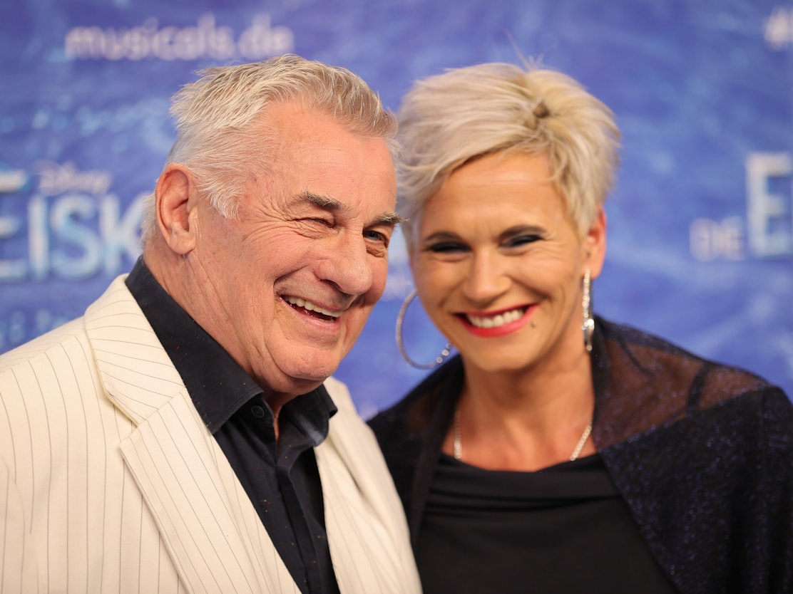 Heinz Hoenig, Schauspieler, und seine Frau Annika kommen zur Deutschlandpremiere des Disney-Musicals „Die Eiskönigin“.