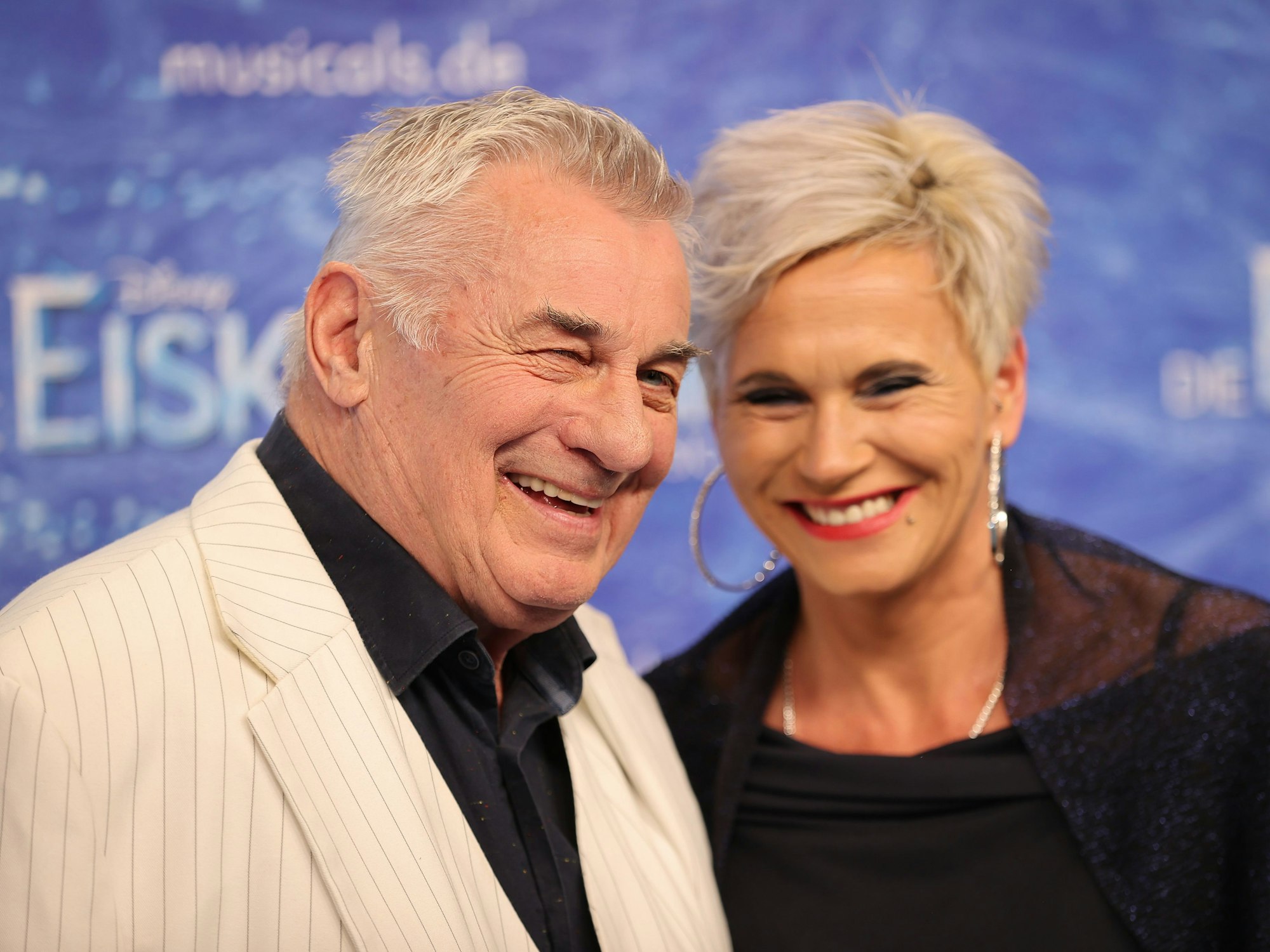 Heinz Hoenig, Schauspieler, und seine Frau Annika kommen zur Deutschlandpremiere des Disney-Musicals "Die Eiskönigin“.
