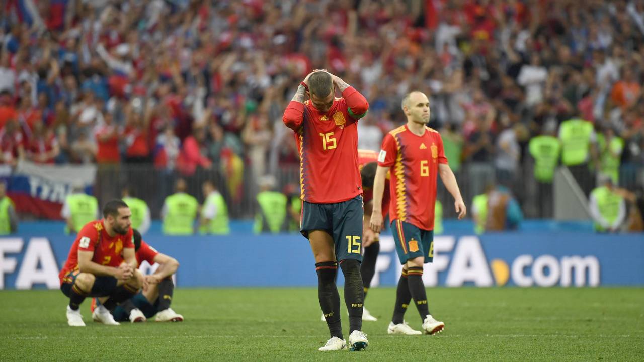 Andres Iniesta und Sergio Ramos enttäuscht nach der Niederlage bei der WM 2018 gegen Gastgeber Russland