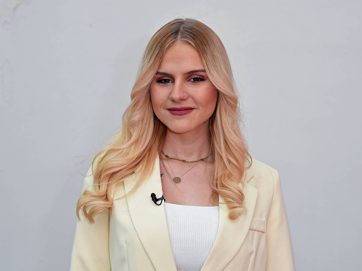 Estefania Wollny posiert,