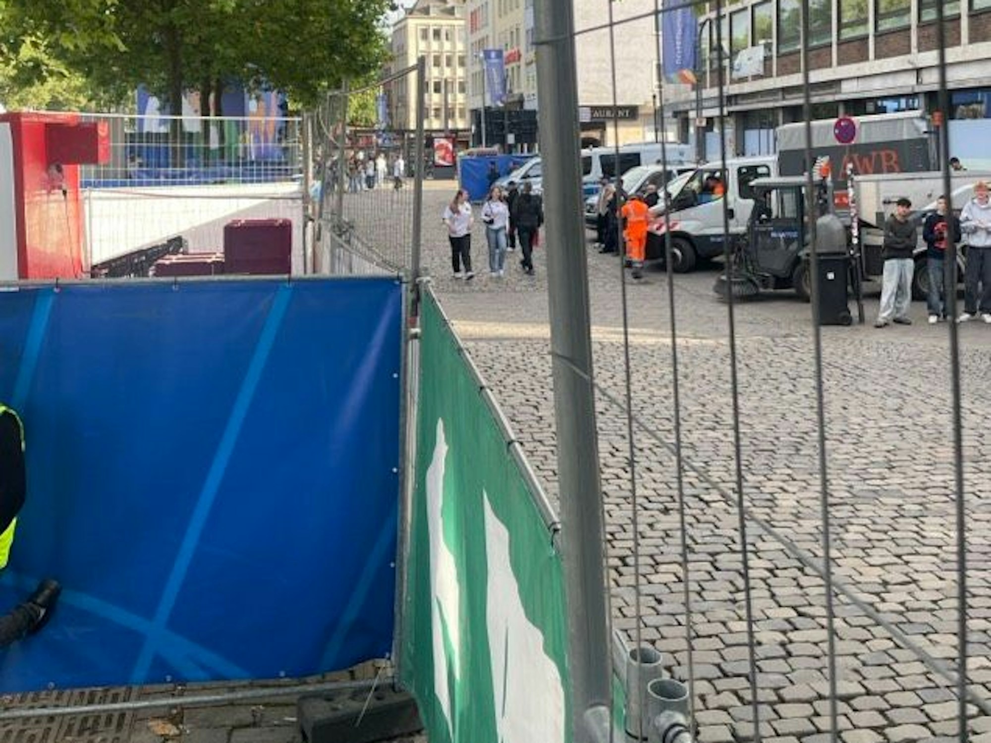 Der verwaiste Bereich der Fanzone am Kölner Heumarkt. Foto vom 5. Juli 2024.