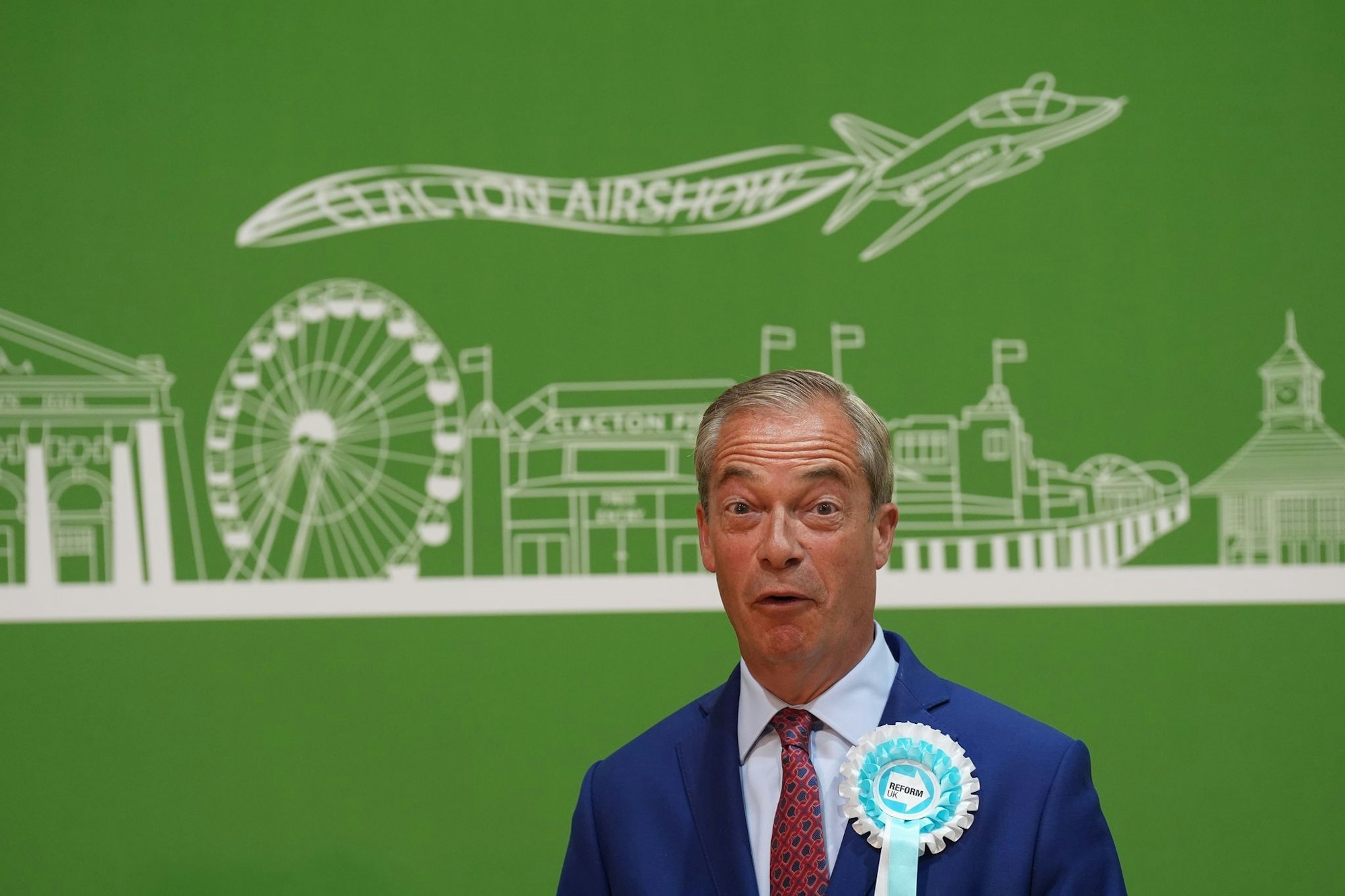 Rechtspopulist Nigel Farage zieht erstmals ins Parlament ein.