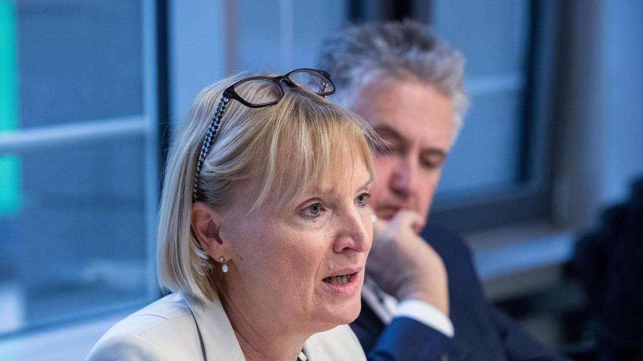 Stefanie Haaks spricht bei einer Pressekonferenz.