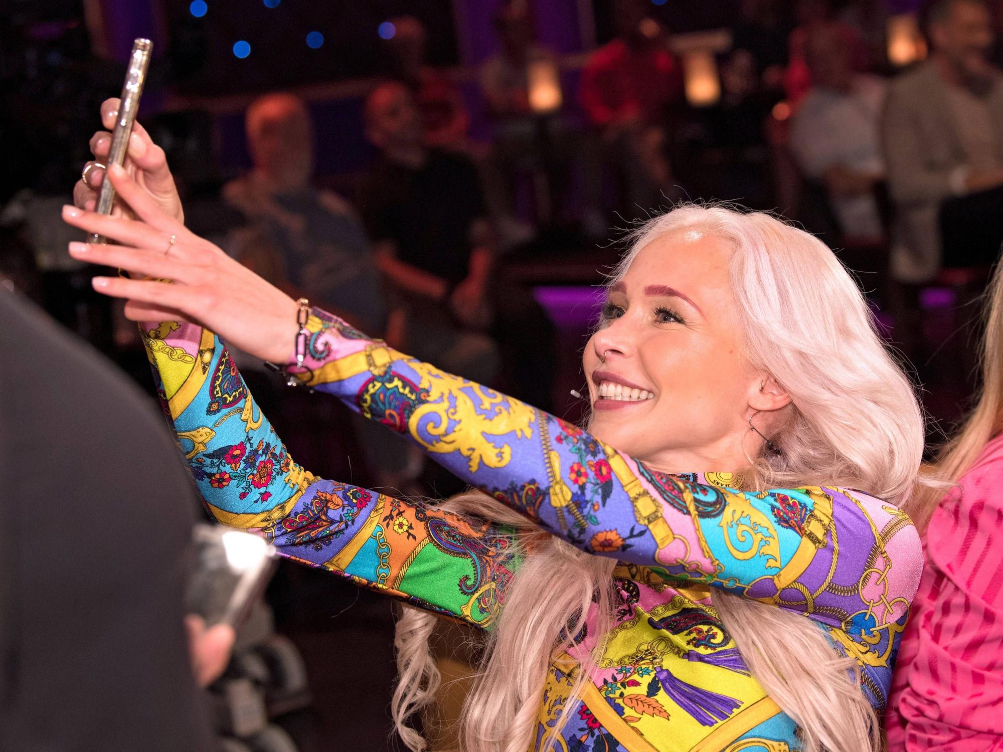 Model Theresia Fischer, hier anlässlich der Aufzeichnung der MDR-Talkshow Riverboat am 8. September 2023 in Leipzig, war mit ihrem Partner Stefan Kleiser im „Sommerhaus der Stars“.