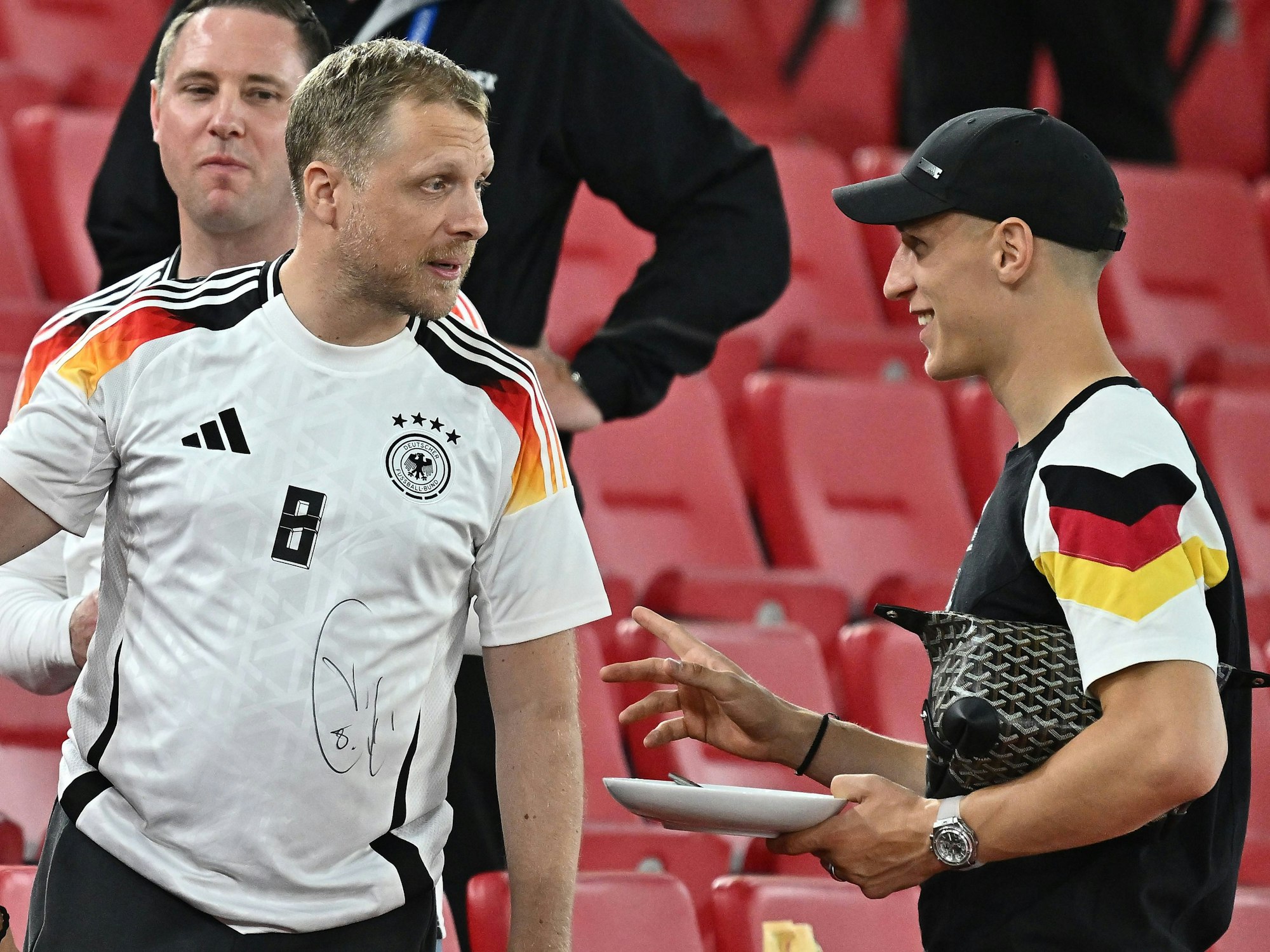 Oliver Pocher Deutscher Komiker und Fernsehmoderator mit Nico Schlotterbeck