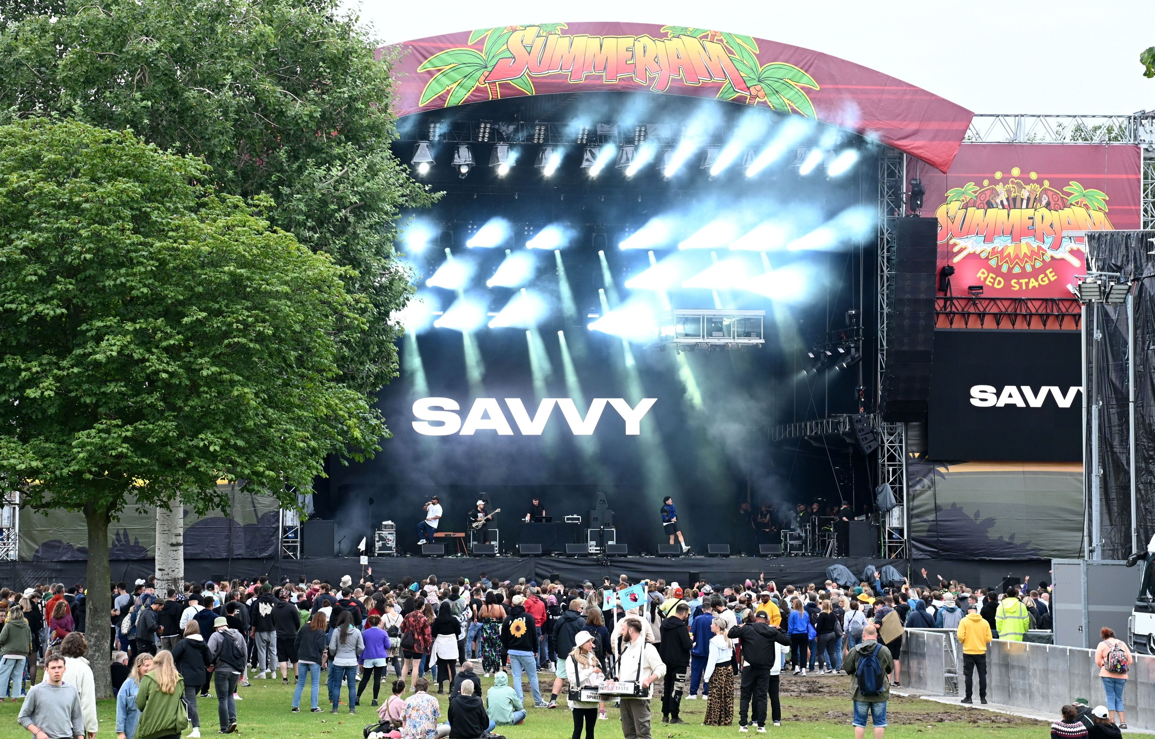Das Summerjam-Festival findet von Freitag bis Sonntag am Fühlinger See statt. (Das Archivfoto zeigt die Bühne und Publikum)