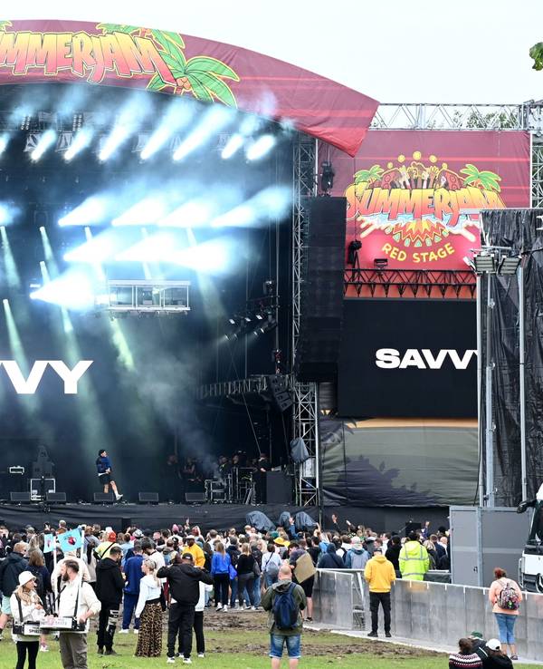 Das Summerjam-Festival findet von Freitag bis Sonntag am Fühlinger See statt. (Das Archivfoto zeigt die Bühne und Publikum)
