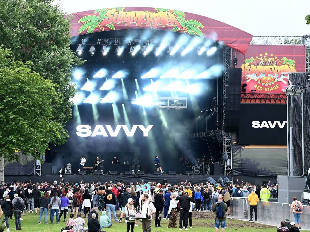 Das Summerjam-Festival findet von Freitag bis Sonntag am Fühlinger See statt. (Das Archivfoto zeigt die Bühne und Publikum)