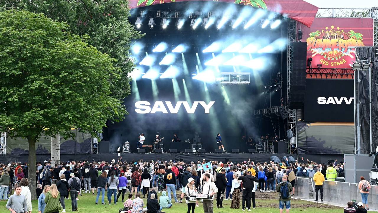 Das Summerjam-Festival findet von Freitag bis Sonntag am Fühlinger See statt. (Das Archivfoto zeigt die Bühne und Publikum)