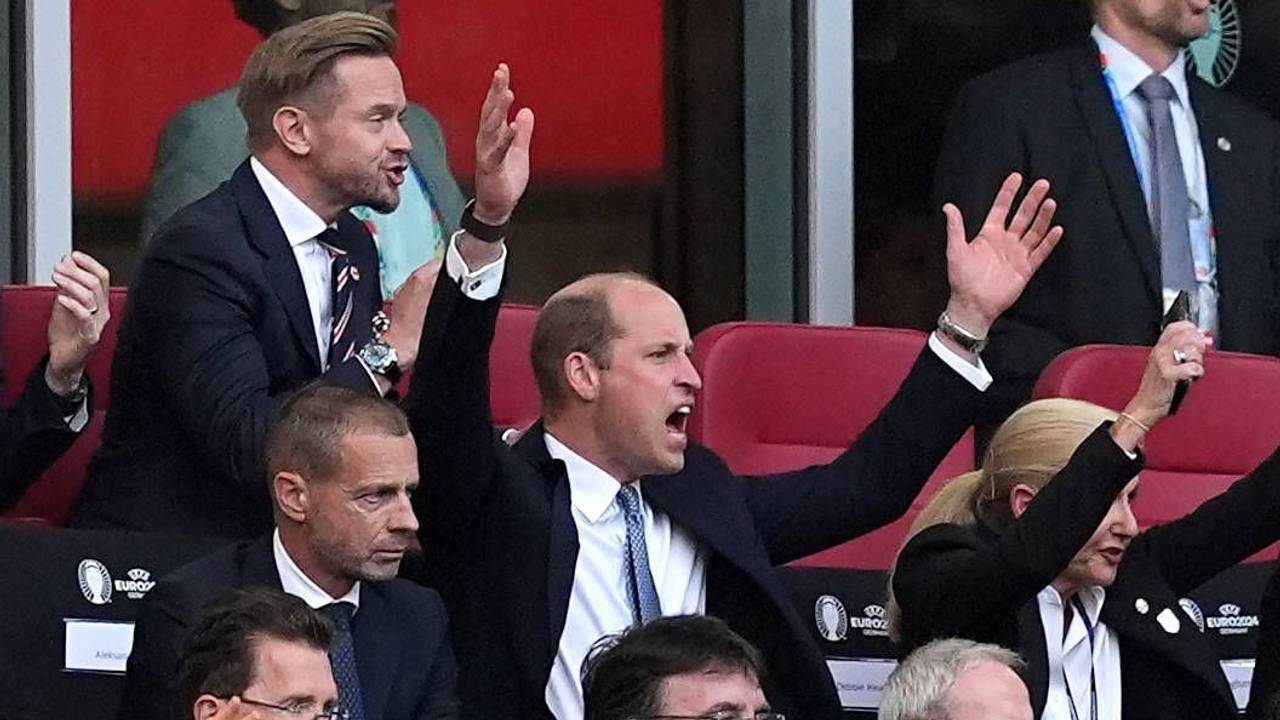 Nach dem Ausgleich durch Bukayo Saka (80.) ging es in die Verlängerung. Hier regt sich Prinz William über eine Aktion während der extra Spielzeit auf.