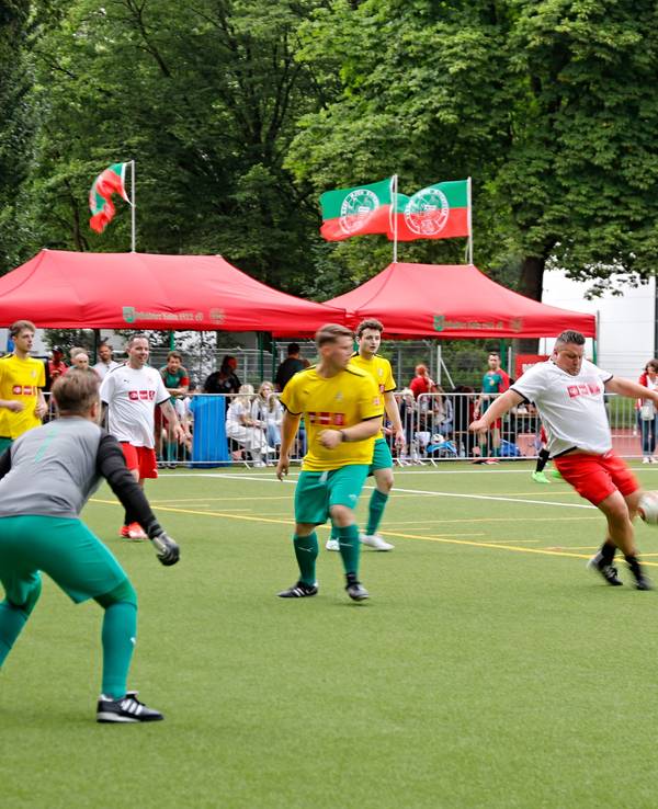 Voller Einsatz beim Spiel der Ehrengarde gegen die Roten Funken