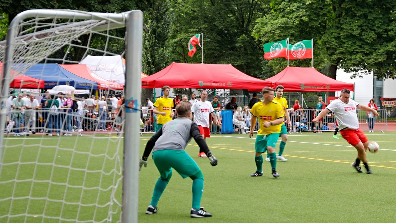 Voller Einsatz beim Spiel der Ehrengarde gegen die Roten Funken