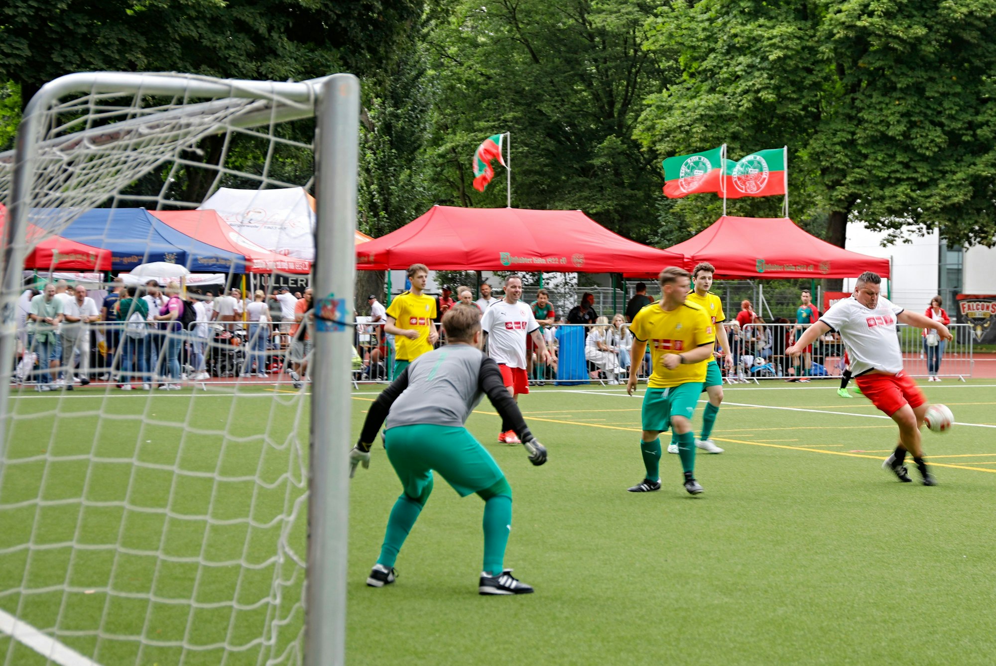 Voller Einsatz beim Spiel der Ehrengarde gegen die Roten Funken