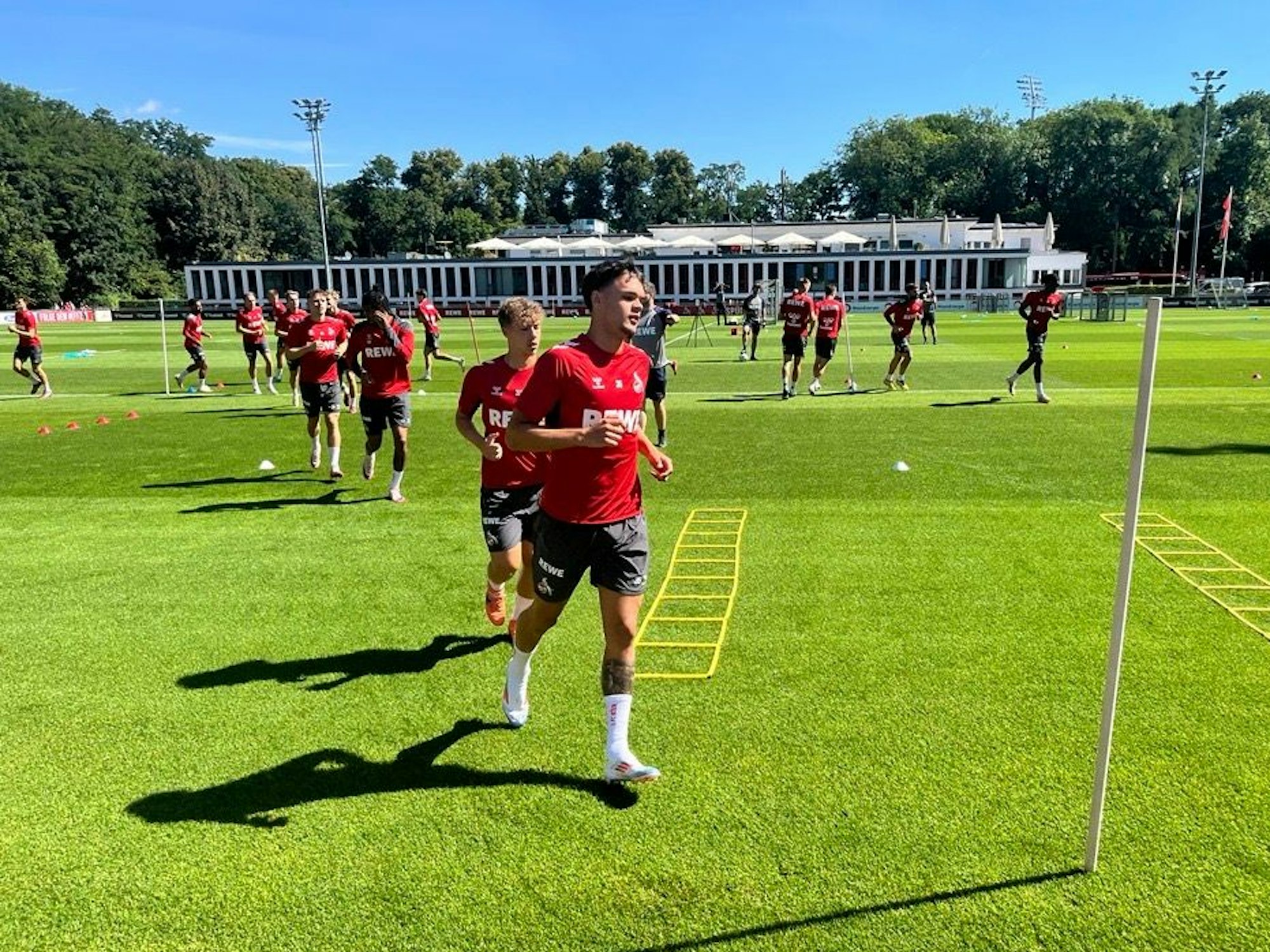 Max Finkgräfe und Meiko Wäschenbach am Montag (8. Juli 2024) im FC-Training.
