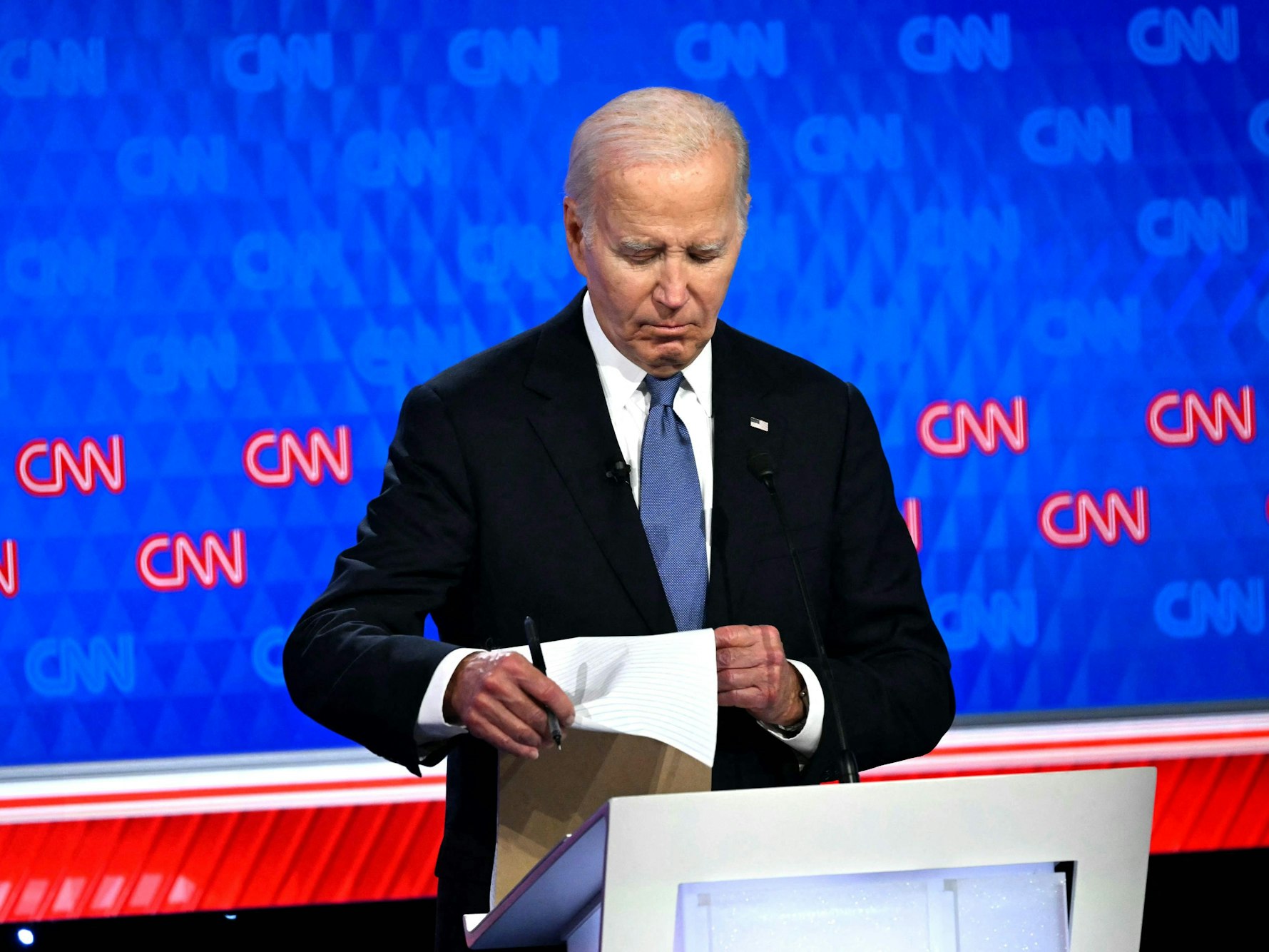 Joe Biden bei seiner ersten Präsidentschaftsdebatte mit Donald Trump bei CNN: Die Zweifel an seiner geistigen Fitness steigen.