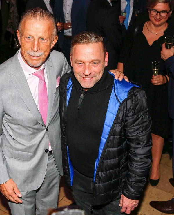 Christoph Daum und Thomas Häßler bei der Premiere des Sky-Dokumentarfilms „Daum – Triumphe & Skandale“.